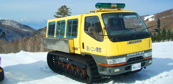 雪上車にてお迎え